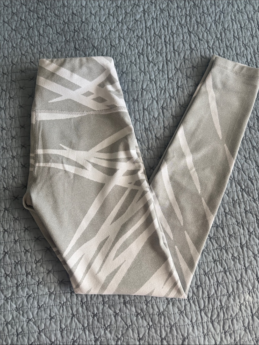 Zella High-Waisted Printed Leggings – Gray/White Abstract Pattern – Size S